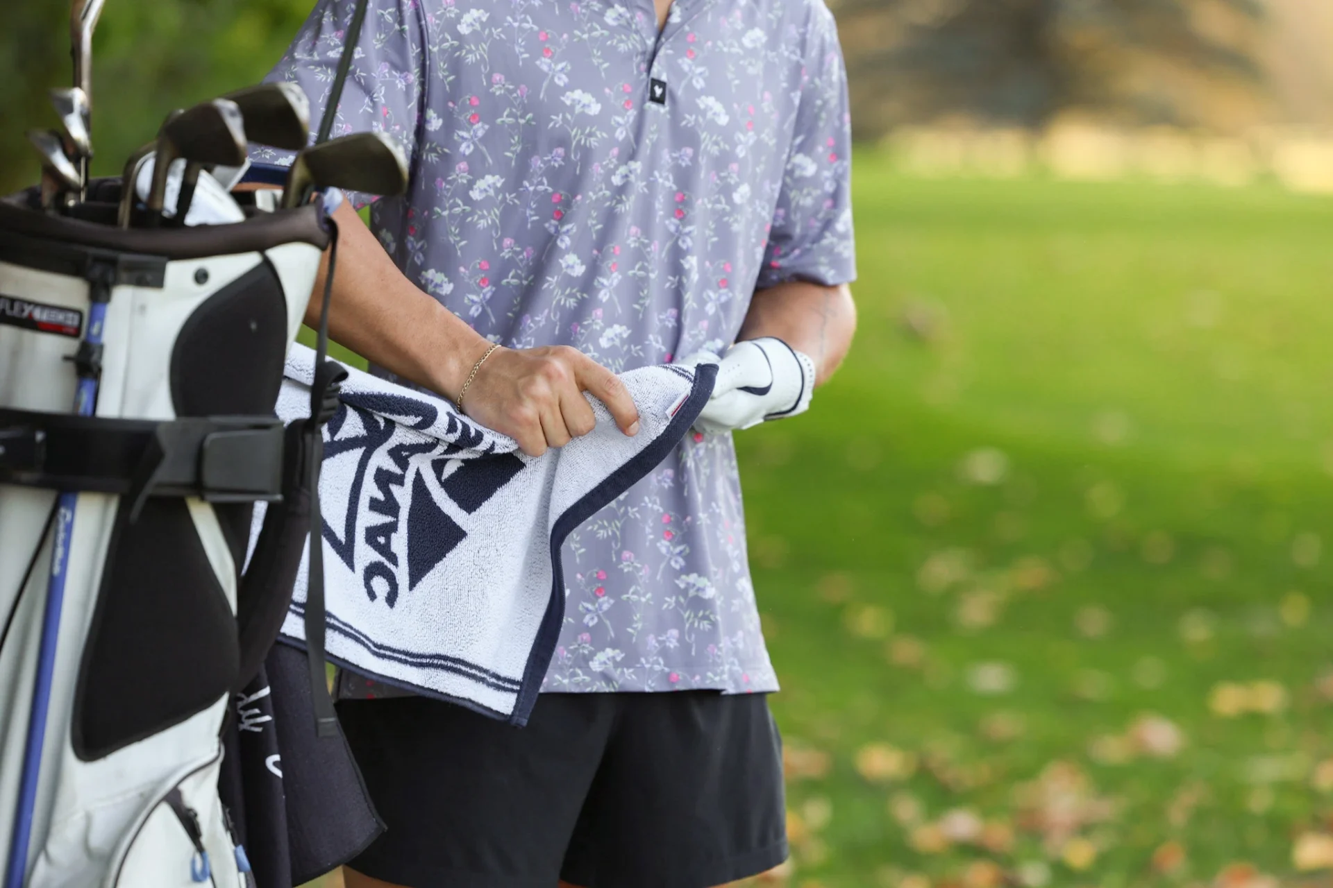 Golfer using Saranac Golf Towel